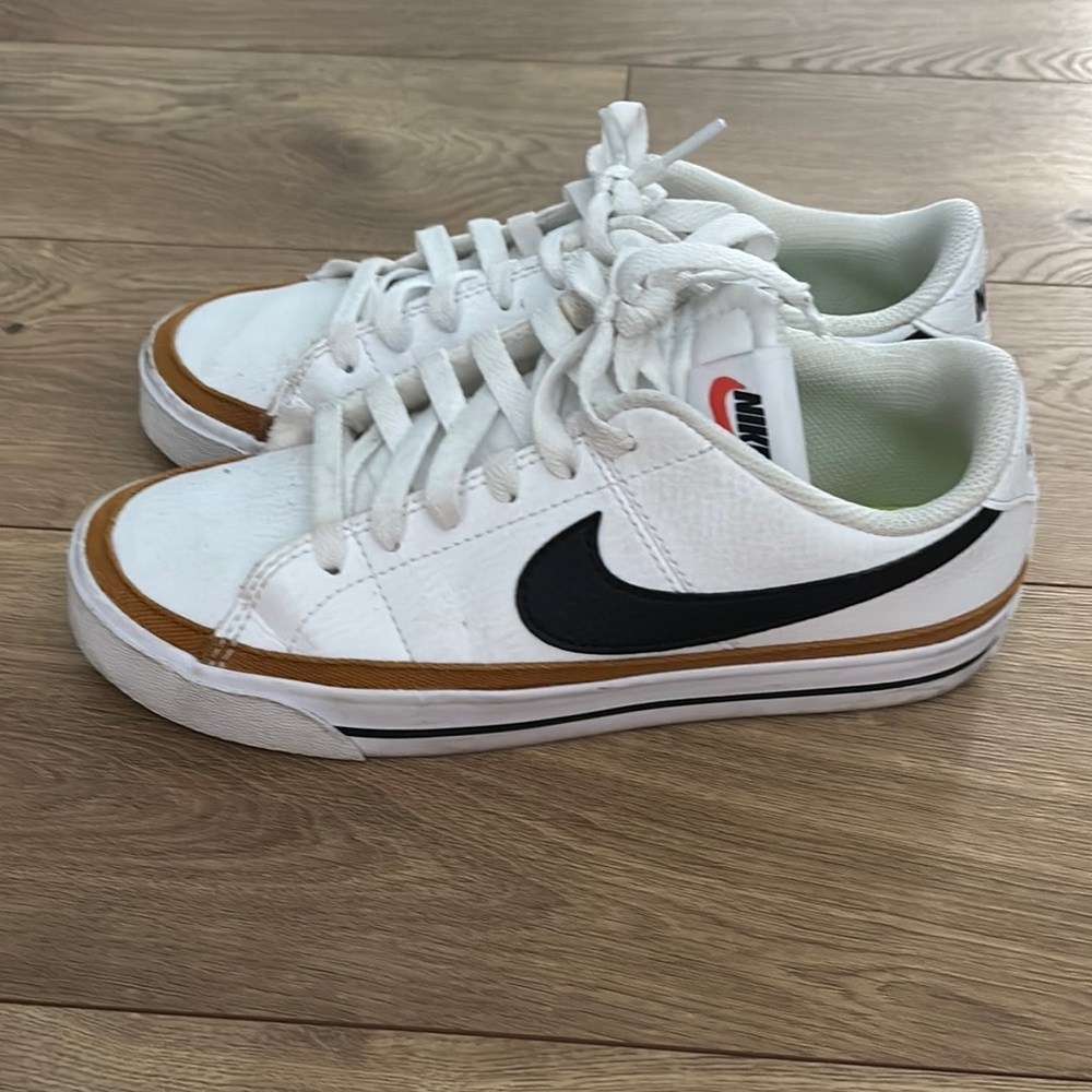 Nike - Picture 5 of 6